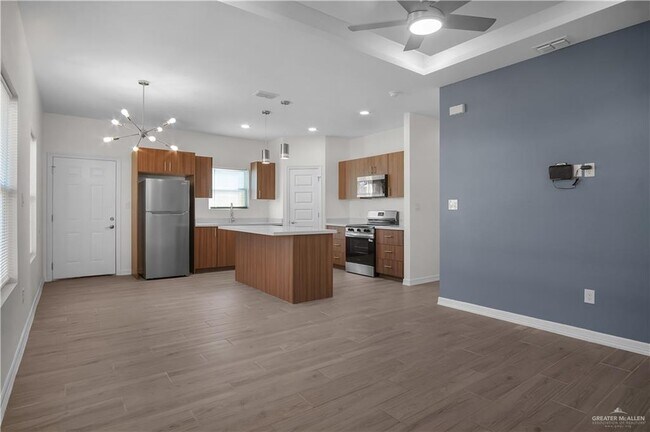 Building Photo - 25 N Onyx Ave