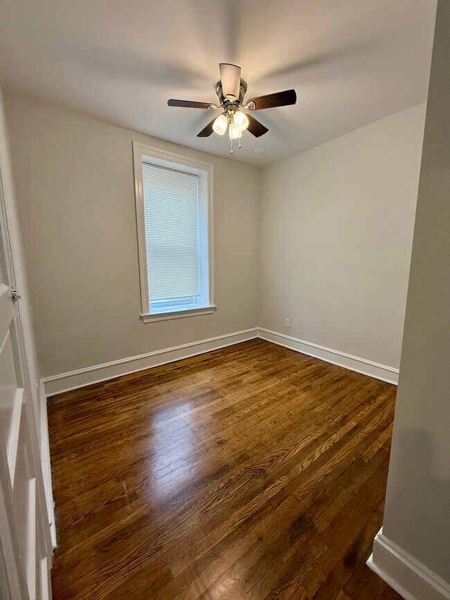 Foto del edificio - 106 Forrest Ave