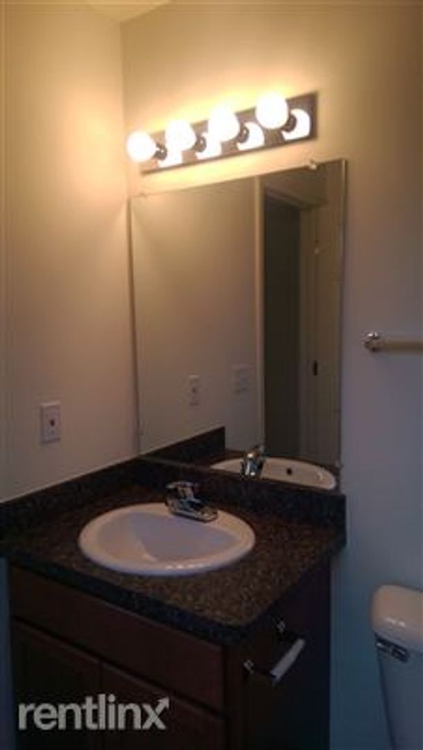 Foto del edificio - Harrison Township 2 bed 2 bath Upper Unit.