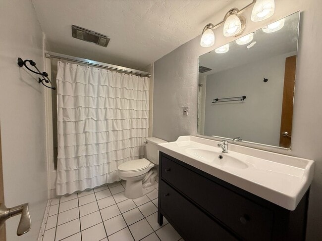 Foto del edificio - 5006 Sherwood Ln