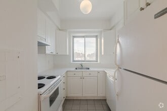 Building Photo - 3555 Chem. de la Côte-des-Neiges