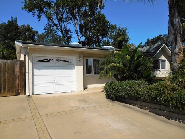 Foto del edificio - Updated 3 Bedroom, 3 Bathroom Garden House...