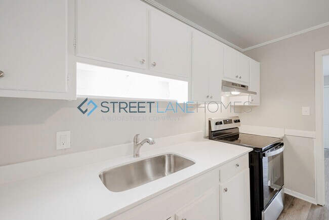 Foto del edificio - NOW OFFERING HALF OFF THE FIRST FULL MONTH...