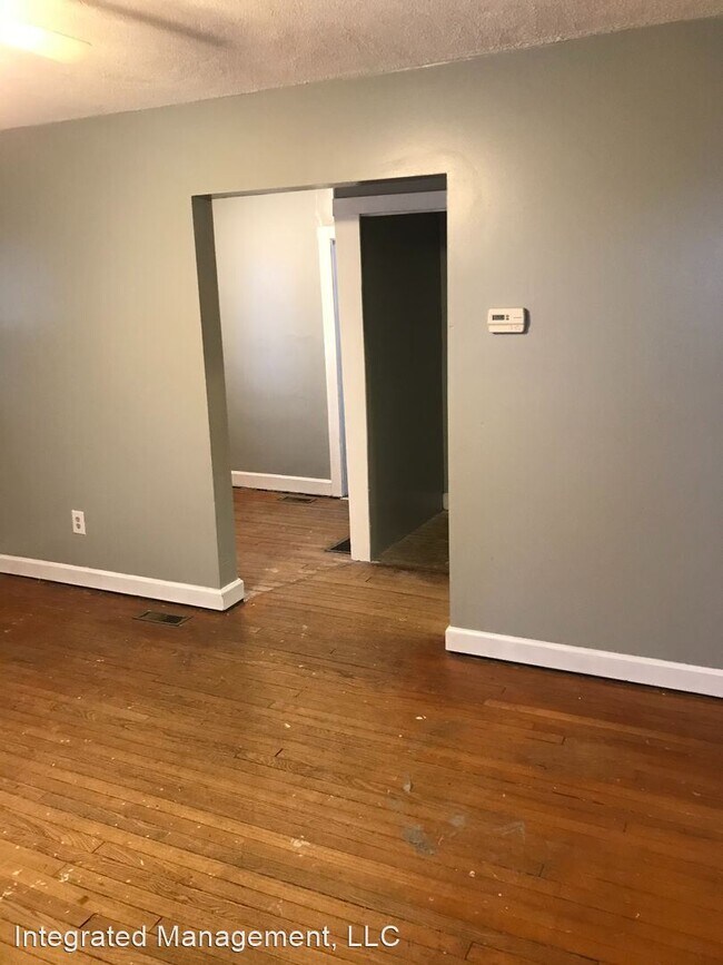 Building Photo - 3 br, 1.5 bath House - 725 Lakeview Drive