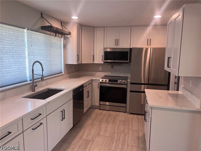 Foto del edificio - 5215 Rutland Ct