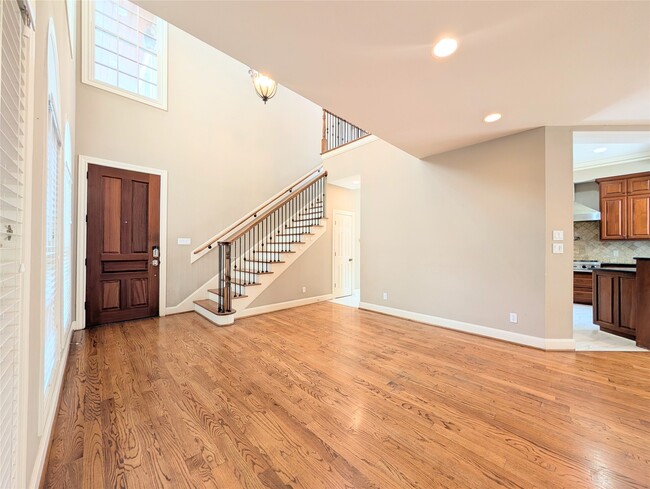 Building Photo - 5511 Val Verde St