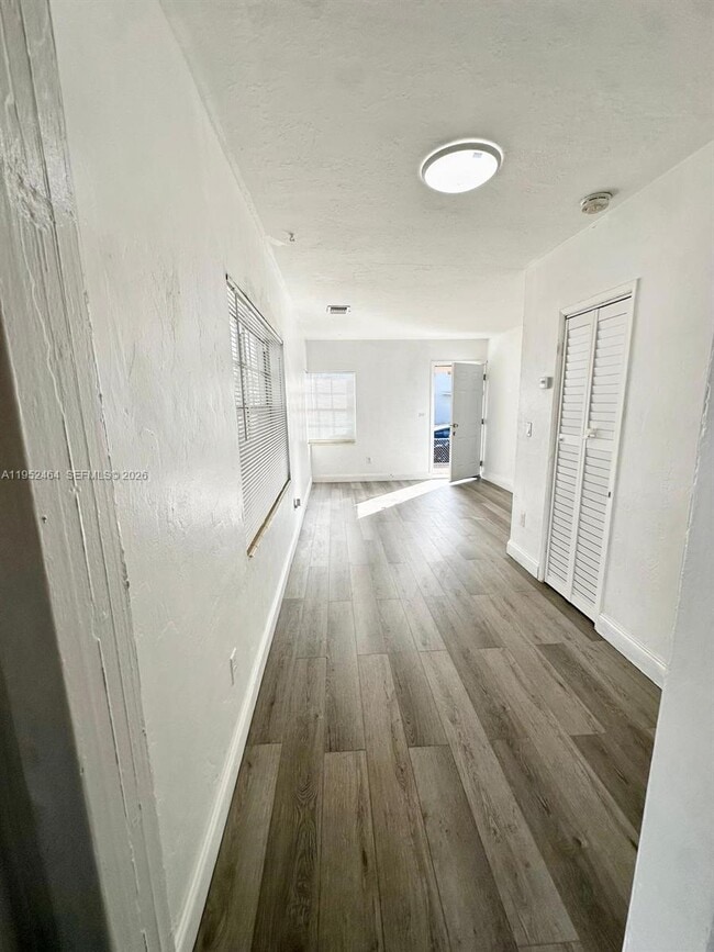 Building Photo - 600 SW 16th Ave