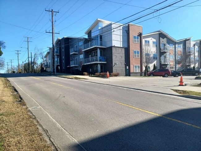 Building Photo - East Nashville Condo. Gated parking. No Pe...