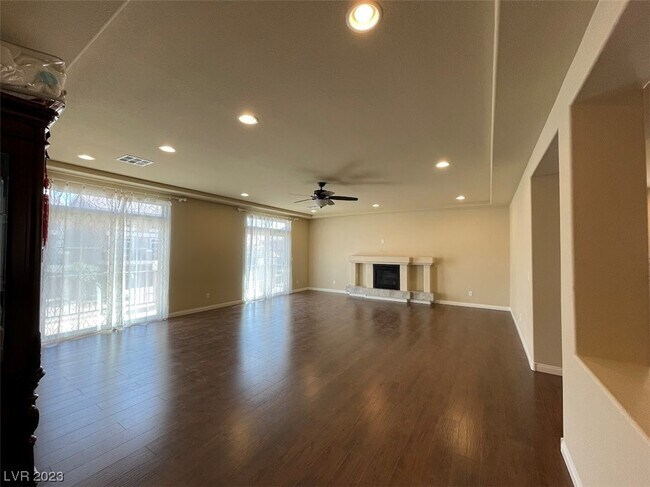 Foto del edificio - 5442 Tartan Hill Ave