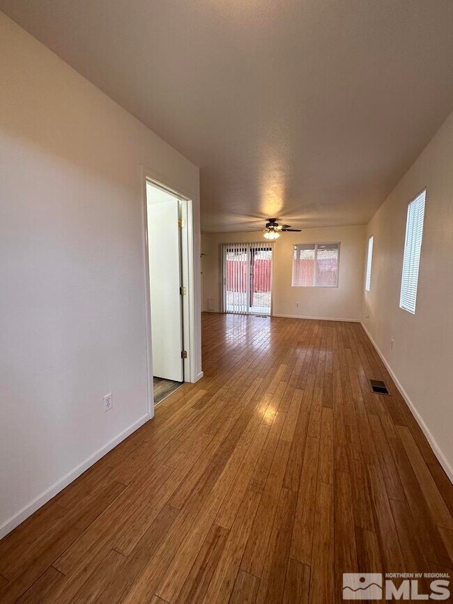 Foto del edificio - 8718 Sunset Breeze Dr
