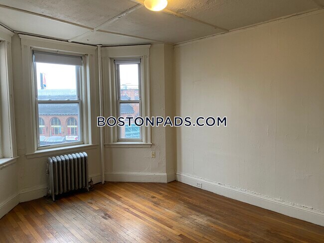 Building Photo - 1179 Boylston St
