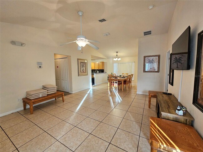 Foto del edificio - 297 Blue Jay Way