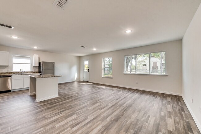 Building Photo - 254 Ferris Ave