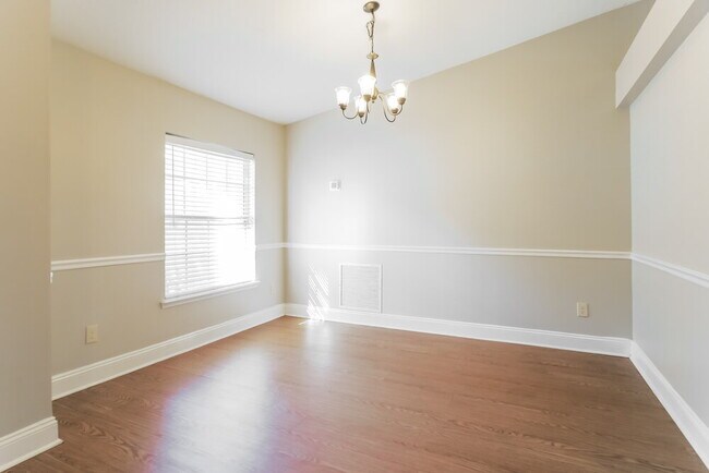 Foto del edificio - 168 Johns Glen Dr