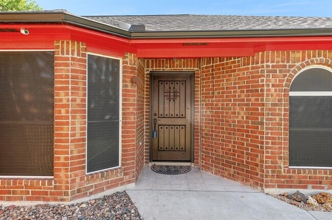 Building Photo - 1229 Laurelleaf Dr