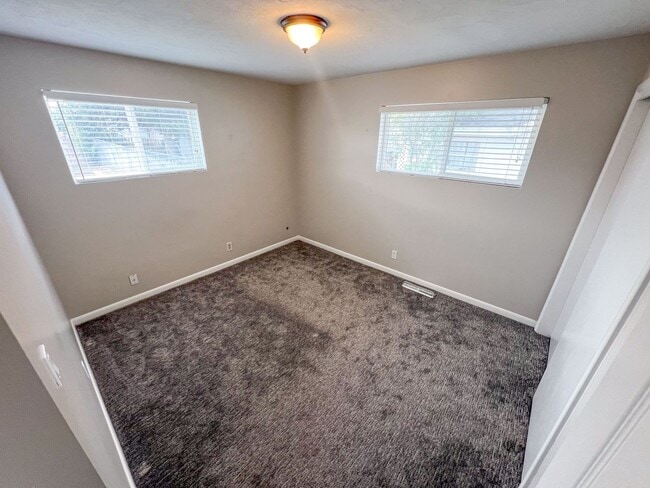 Building Photo - 147 W Fremont Ave