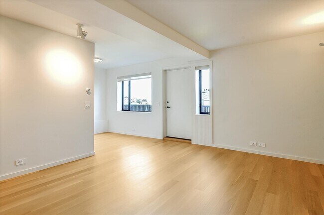 Building Photo - 16 Laidley St