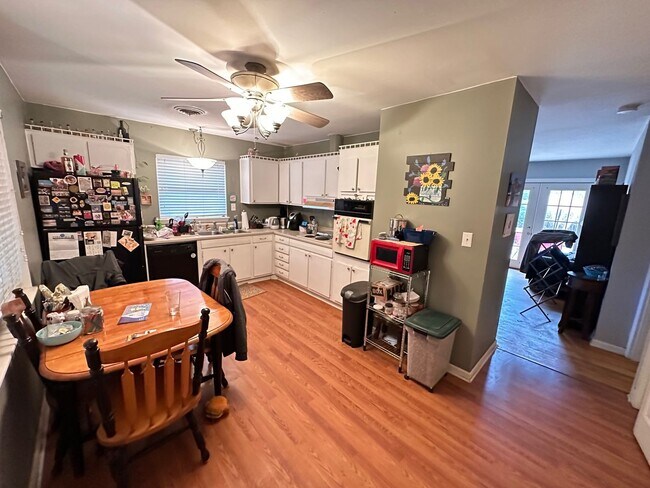 Foto del edificio - Clarkedale Single-Family 3BR Available Feb...