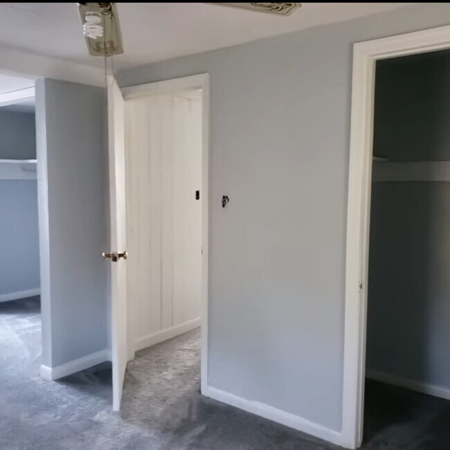 Master bedroom - 2202 Trailwood Dr