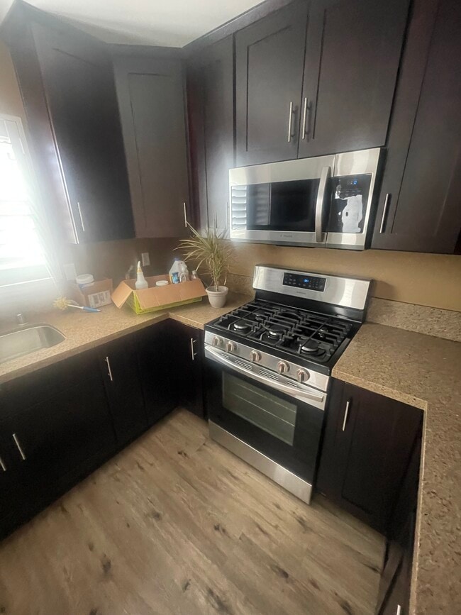 Building Photo - 515 W Gardena Blvd