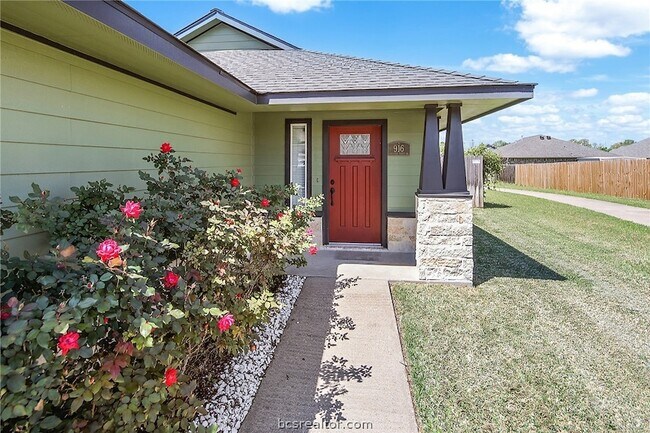 Foto del edificio - 916 Crested Point Dr