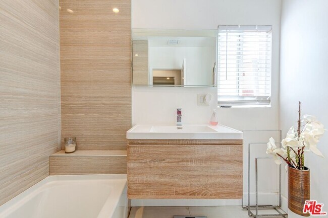 Foto del edificio - 9001 S 5th Ave