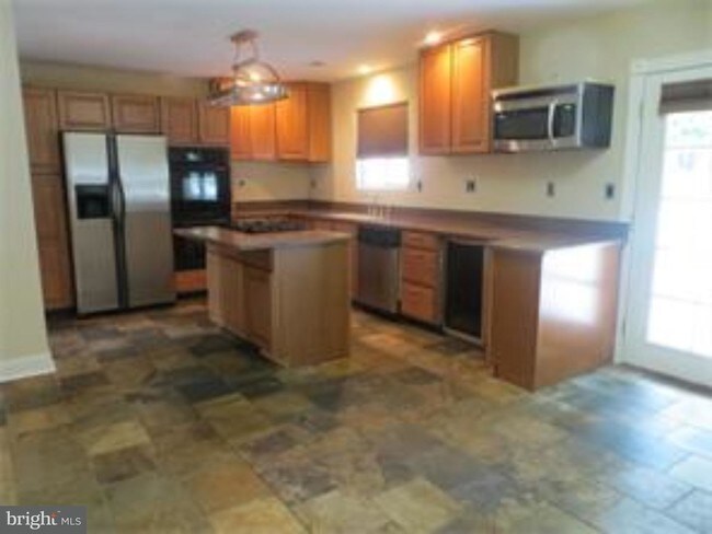Building Photo - 80 Lupus Ln