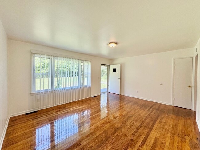 Building Photo - Quiet & Peaceful Rancher For Rent!
