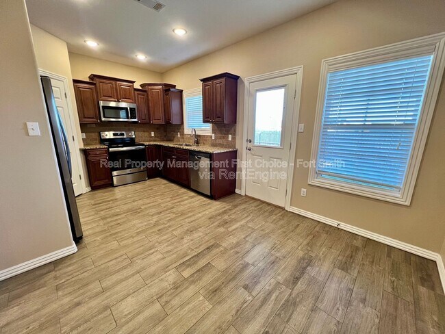 Foto del edificio - 6709 MARIBETTE RD