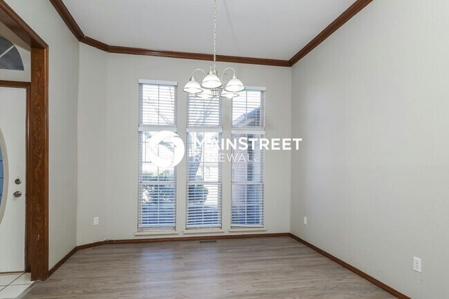 Building Photo - 4 Bedroom Pet-Friendly Home in Oklahoma City, OK with Main Street Renewal