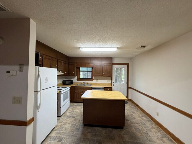 Foto del edificio - 303 Steppingstone Ct