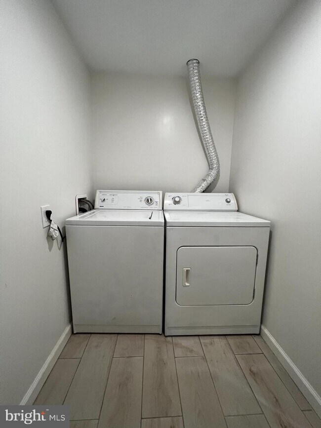 Foto del edificio - 11701 Locust Dale Ct