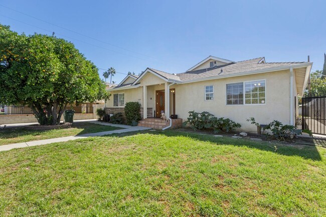 Foto del edificio - Spacious Mission Hills Home – Modern Comfort in a Prime Location!