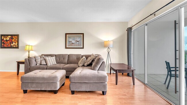 Foto del edificio - 3150 N Palm Aire Dr