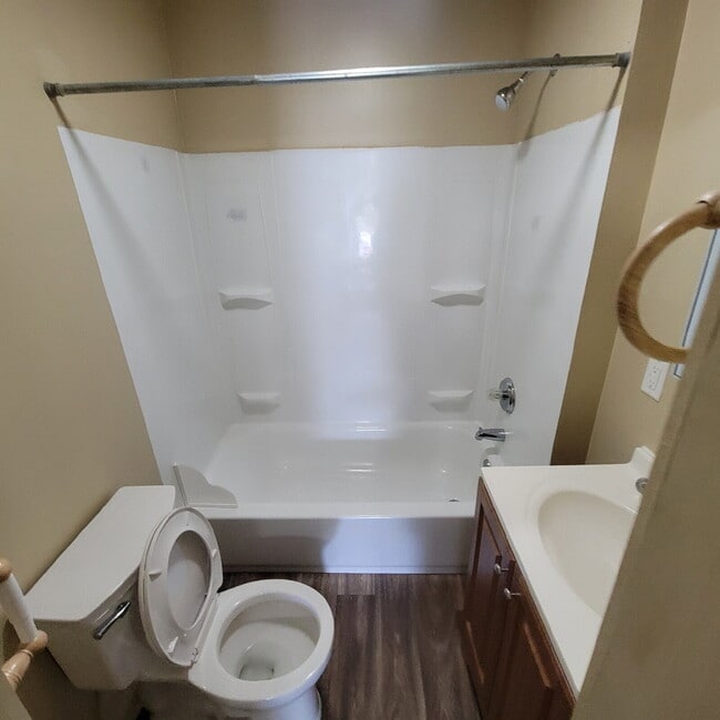 Building Photo - Irvington 4BR/2BA House w/Central Air!