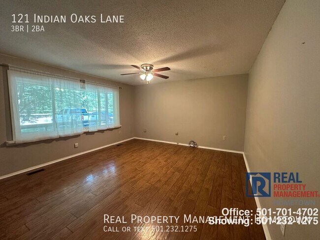 Foto del edificio - 121 Indian Oaks Ln