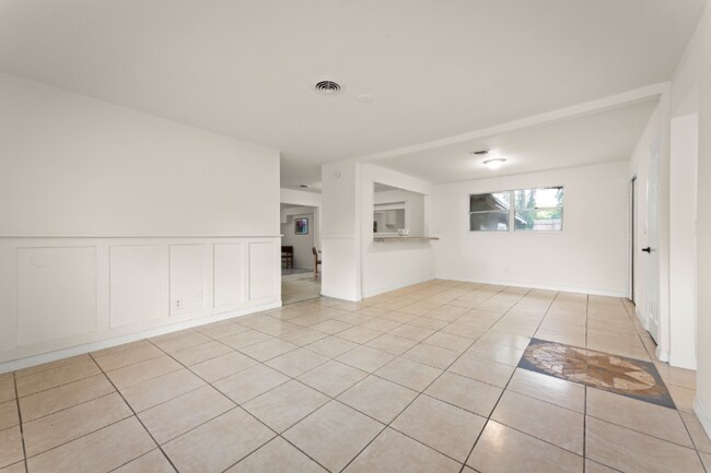 Foto del edificio - 6750 Snow White Dr