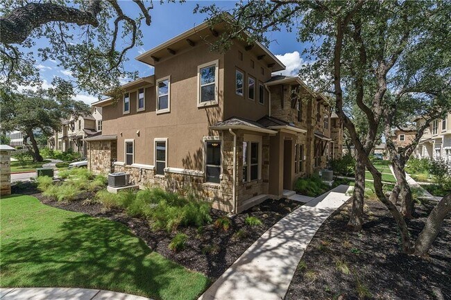 Foto del edificio - 13800 Lyndhurst St