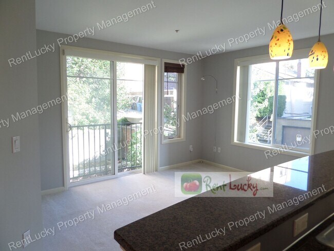 Foto del edificio - GORGEOUS & LARGE 1-Bedroom Unit w/Office N...