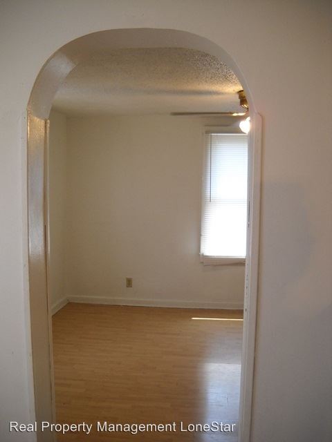 Building Photo - 7920 Mullen Dr