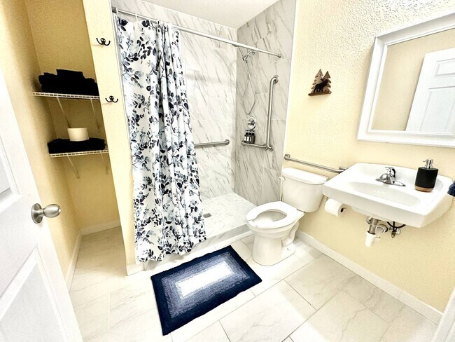 Building Photo - 1430 E Fountain Blvd