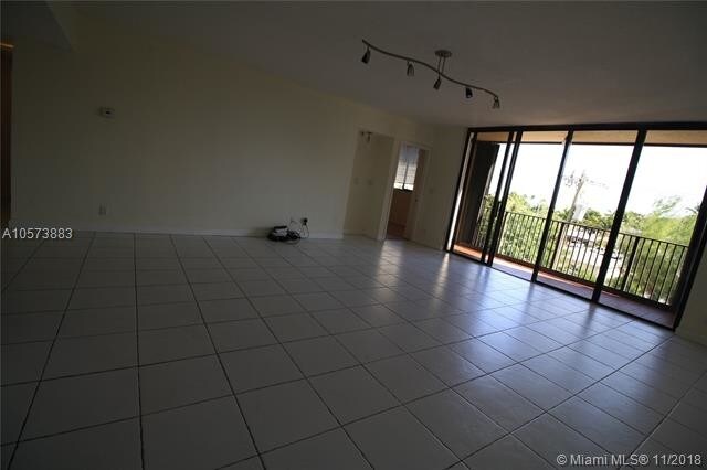 Foto del edificio - 2300 NE 33rd Ave