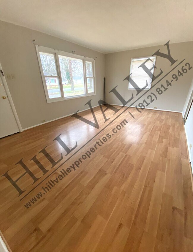 Building Photo - Three Bedroom Home - South