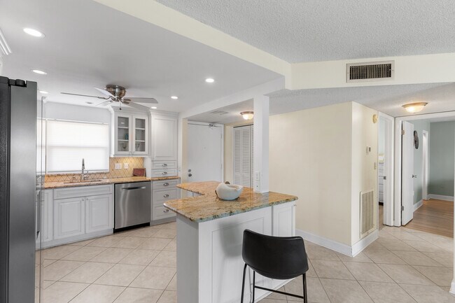 Foto del edificio - 4775 Cove Cir