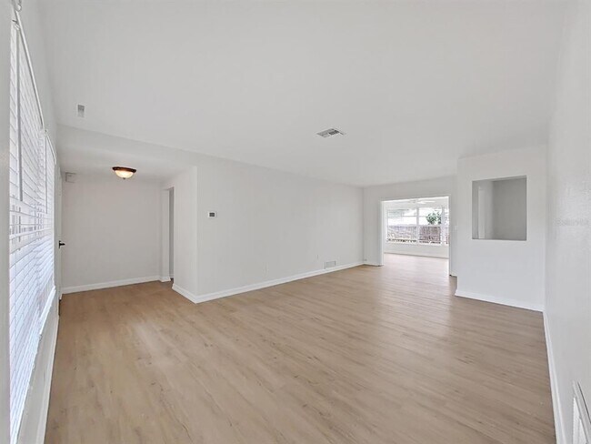 Foto del edificio - 1701 Laurie Ln