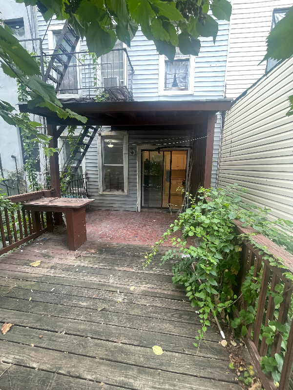 Primary Photo - 1310 Clay Ave