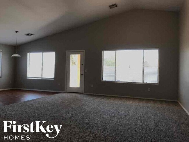 Foto del edificio - 11237 W Chase Ln