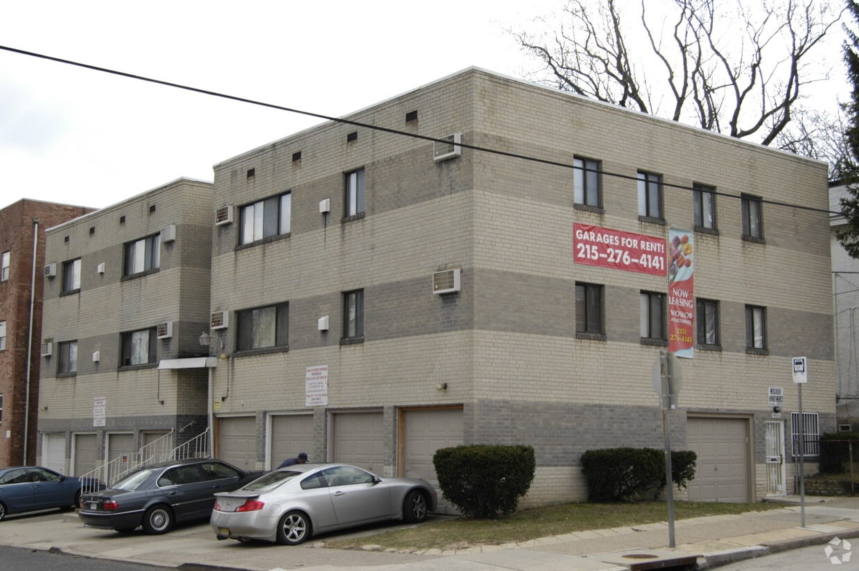 Primary Photo - 950 W Spencer Ave