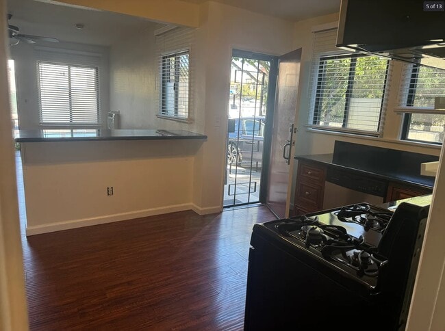 Foto del edificio - 7156-7160 Lexington Ave