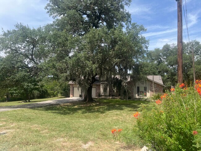Foto del edificio - 150 Barton Rd
